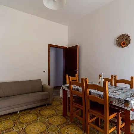Casa Asia A 10 Metri Dal Mare Apartment *